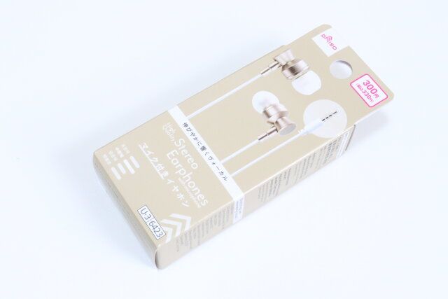 ダイソー 高音質ステレオイヤホン（マイク付、AL-900、ピンク／ゴールドカラー）