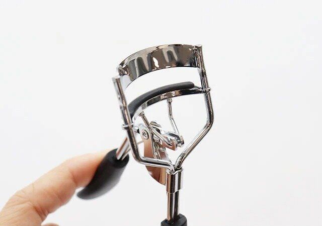 ダイソー アイラッシュカーラー（スプリングタイプ）