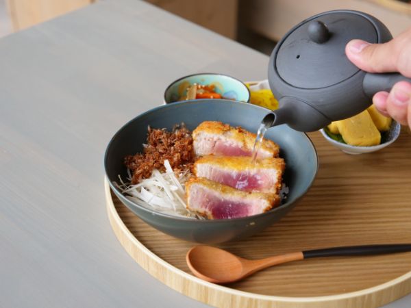 東京・表参道のベーカリーカフェ「パンとエスプレッソと」の和食ブランド「和レ和レ和 湘南食堂」のお茶漬けメニューイメージ