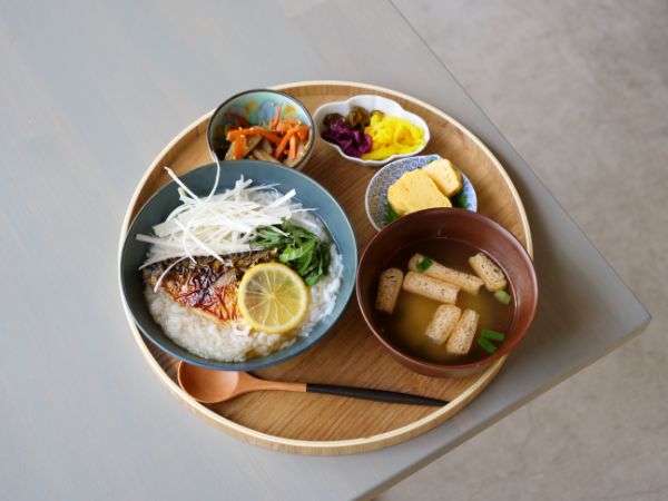 東京・表参道のベーカリーカフェ「パンとエスプレッソと」の和食ブランド「和レ和レ和 湘南食堂」の日本のごはんイメージ