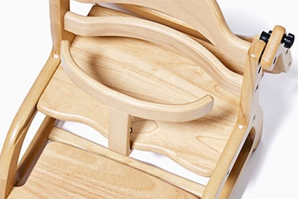 正しい姿勢で座れる子ども用「すくすくローチェア」リニューアル。成長に合わせて調節できる！