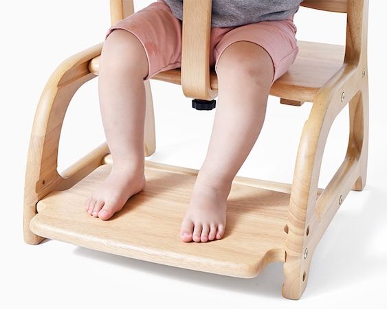 正しい姿勢で座れる子ども用「すくすくローチェア」リニューアル。成長に合わせて調節できる！