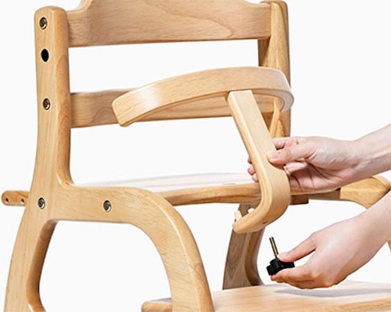 正しい姿勢で座れる子ども用「すくすくローチェア」リニューアル。成長に合わせて調節できる！