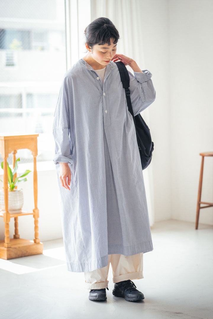 寒暖差に対応しやすいライトな素材感のワンピースコーデ2選。×パンツでより快適に【FUDGE FRIEND おしゃれさんの毎日コーディネート｜田中真里奈】