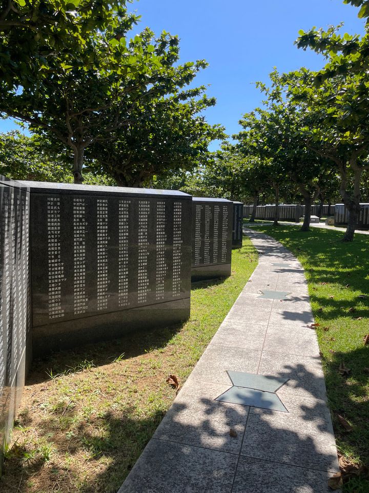 平和祈念公園内にて。