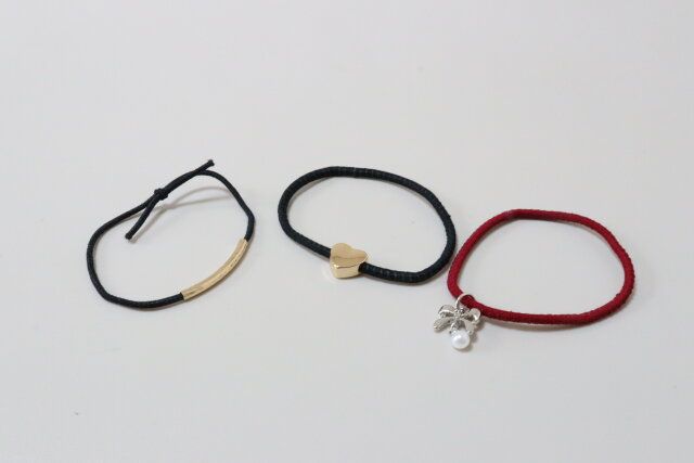 ダイソー 静電気軽減ブレスレット（ゴム、パイプパーツ） 静電気軽減ブレスレット（ハート、カラーゴム） 静電気軽減ブレスレット（パーツ付、リングゴム） デザイン