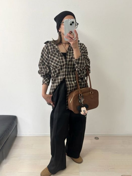 しまむらのブラックの「スウェットバレルパンツ」