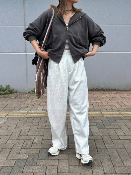 しまむらのオートミールの「TRPUコクーンパンツ」