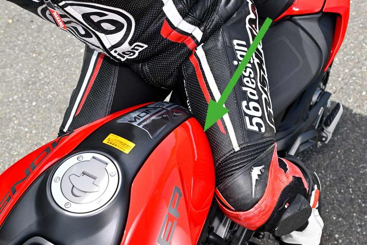 【バランスを崩してリーンする。きっかけはプッシングステア】元MotoGPライダー目線でプッシングステアを考察する：01