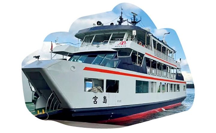 宮島へはフェリーで