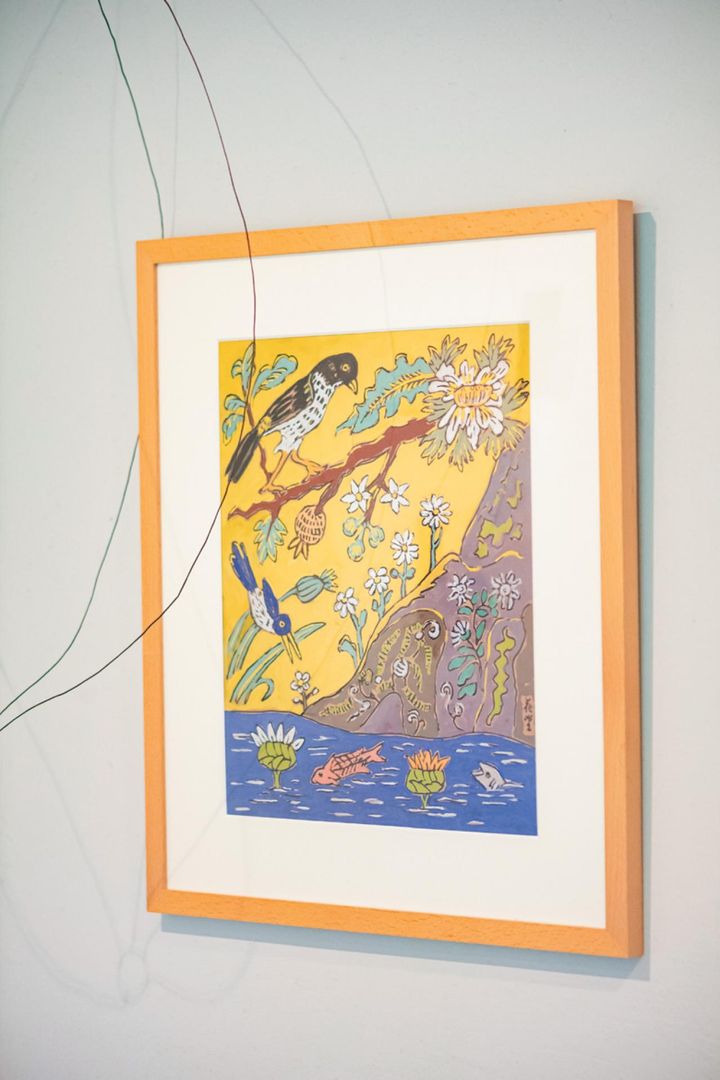 壁に飾られた絵は江波戸さんの祖父が描いたもの。「藝大の図案科を出た祖父ですが、当時は全然売れなかったみたい。でも私はすごく好きで、玄関やリビングに飾っています」