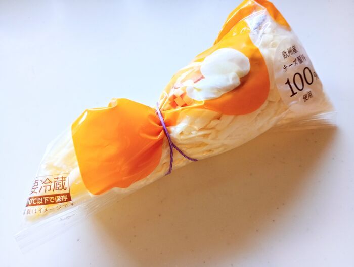 カチカチに固まった「シュレッドチーズ」を一発でほぐす裏ワザ。覚えておくと超便利♪