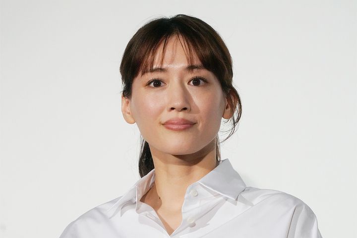 綾瀬はるかさん（2024年11月1日、時事通信フォト）