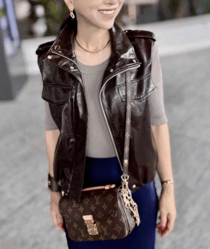 Tops … allureville、Gilet … ZARA、Skirt … NOBLE BootsFABIO RUSCONI … 、Bag … LOUIS VUITTON