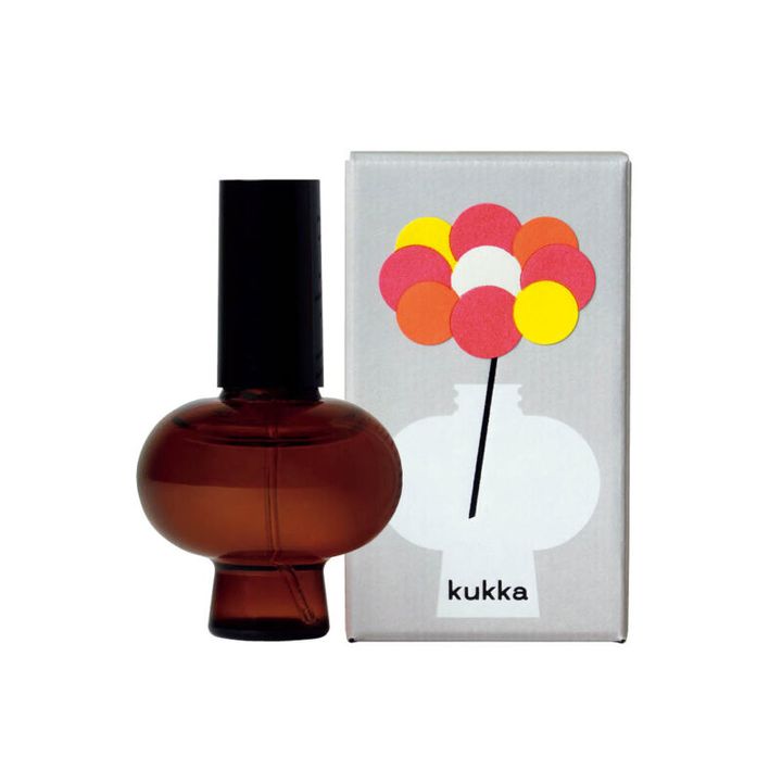 忙しい、気分が晴れない、一晩中ゆっくりしたい……など睡眠悩み別に5タイプのオーガニックのエッセンシャルオイルをブレンド。ピローミスト4980円（クッカ／ヒナタビ）