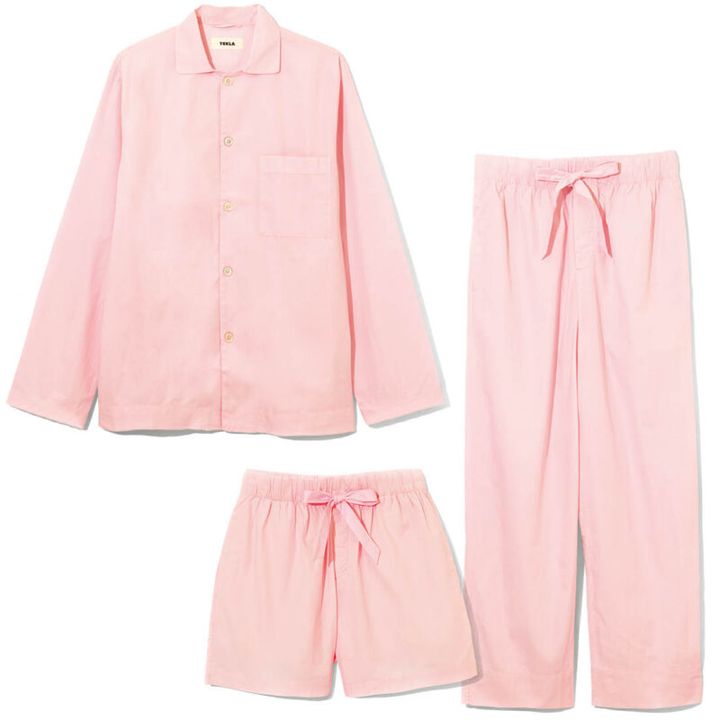 エコテックス認証のオーガニックコットンのみを使用、植物と繊維は化学薬品不使用で製造。色やデザインも大充実。パジャマシャツ3万800円、パンツ2万7500円、ショートパンツ2万900円（すべてテクラ／チェルシー）