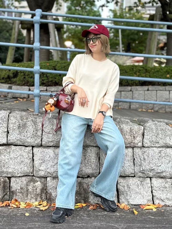 カジュアルなデニムコーデにラブブのチャームをプラス 出典：WEAR