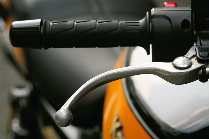 クラッチ・ブレーキレバーが折れたらどうする？ツーリング中の緊急対応ガイド