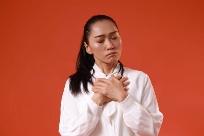 目を合わせてくれない理由は？嫌われているかを確認する4つの方法