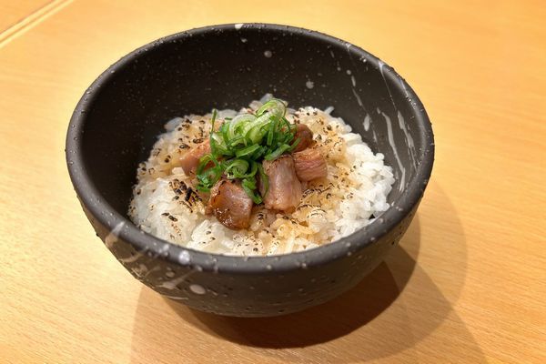 「博多非豚骨 なお人」の柚子塩炙りチャーシューご飯