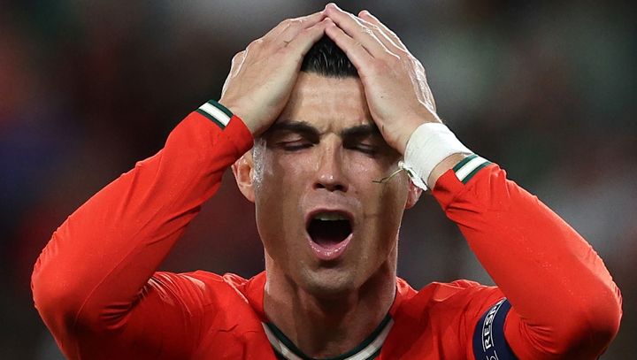 40歳ロナウド、W杯予選のPK失敗でファンに謝意…「何も謝る必要ない」と同僚が擁護