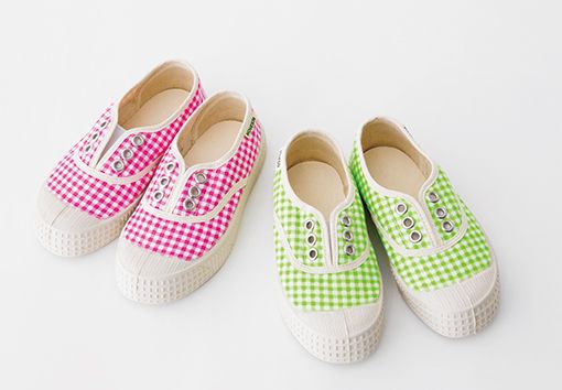 素朴なポップさがかわいい キッズスニーカー