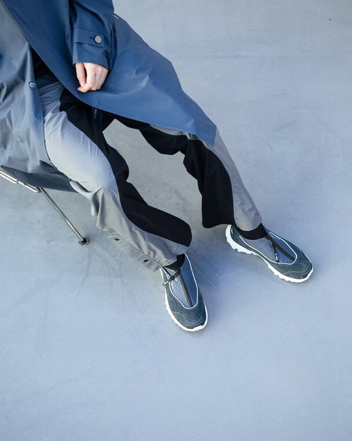 F/CE.（エフシーイー）とSUICOKE（スイコック）によるコラボレーションシューズがリリース。都市にも自然にも。快適さと実用性を兼ね備えたシーンを選ばない一足。