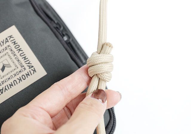 長さ調節も取り外しもできるショルダーストラップ