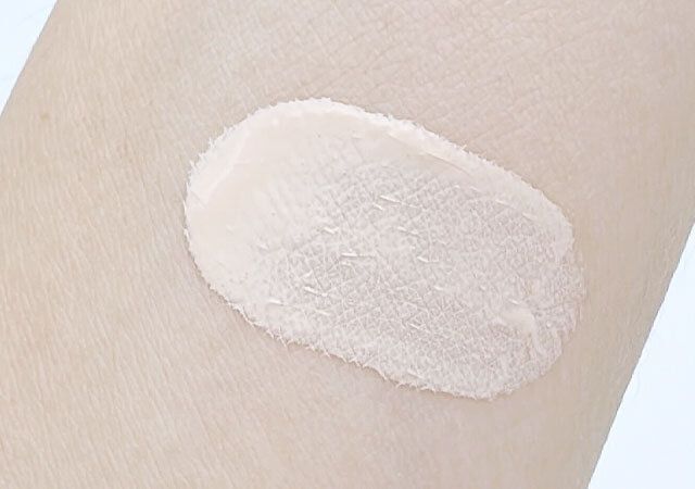 KATE ジュレリーププライマー 肌に付ける