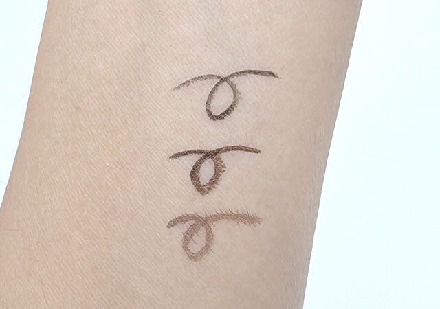 MASCODE スリークリキッド アイライナー 腕に3色のライン描く