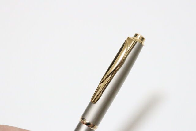 スタンダードプロダクツのプレミアムメタルボールペンのクリップ