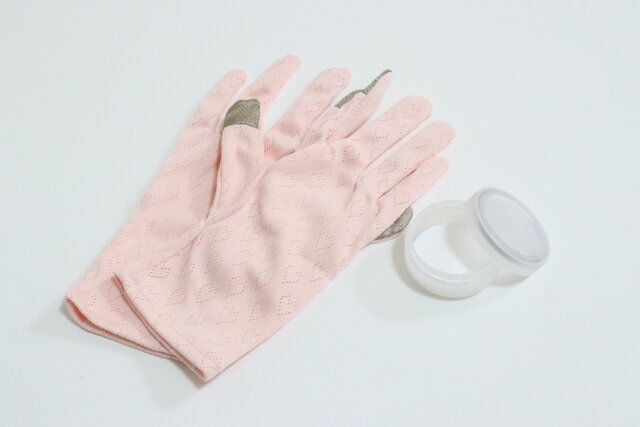 おうちケアグローブ（透かし柄、シアバター加工） ハンドケアグッズ