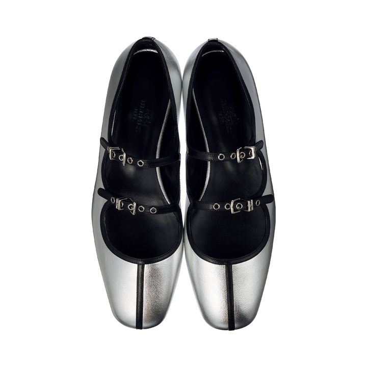 シューズ ヒール1cm￥246,400／HERMÈS（エルメスジャポン）