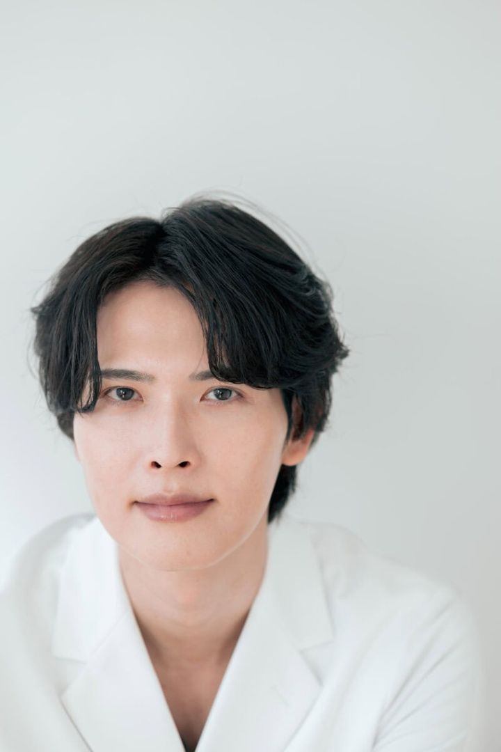 堀江俊貴さん（現役化粧品研究員としくん）