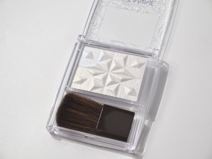 画像: 単色でも、ブレンドでも。4色の光がとけ合う、“雪のヴェール”