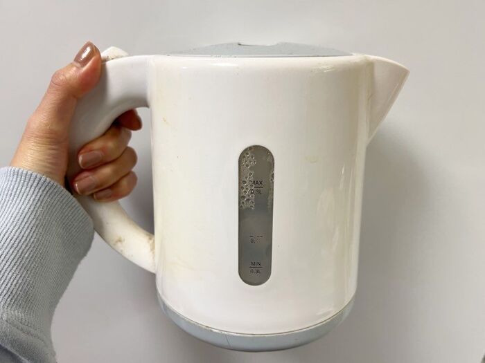 「え、こんなに汚れてたの！？」電気ケトルが新品みたいにピカピカに。ズボラさんでも簡単掃除♪