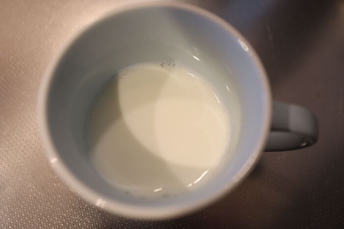 牛乳をレンチンしても膜ができない！？試してみたら拍子抜けするほど簡単だった【裏ワザ】