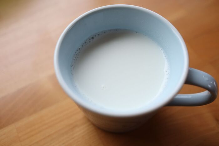牛乳をレンチンしても膜ができない！？試してみたら拍子抜けするほど簡単だった【裏ワザ】