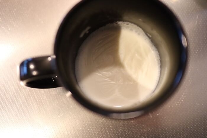 牛乳をレンチンしても膜ができない！？試してみたら拍子抜けするほど簡単だった【裏ワザ】