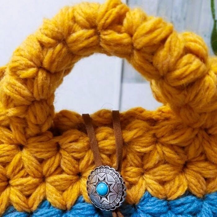 【100均毛糸で作る】ぷっくり模様がかわいいリフ編の「ツートンバッグ」。秋冬のお出かけにおすすめです♪