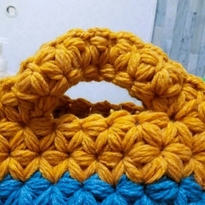 【100均毛糸で作る】ぷっくり模様がかわいいリフ編の「ツートンバッグ」。秋冬のお出かけにおすすめです♪