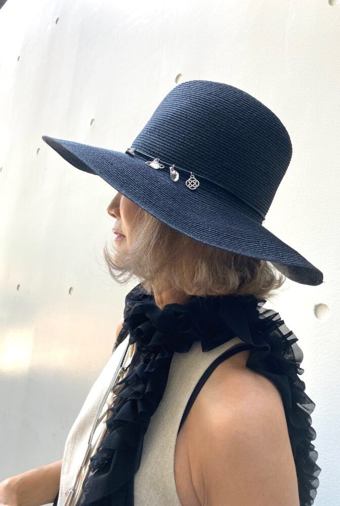 ココシンクスタイルの帽子とストール