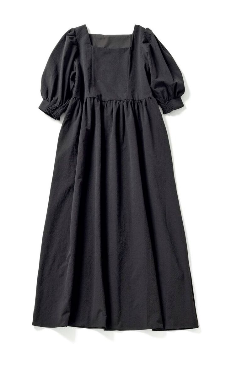 ハイウエストの切り替えですっきり。ワンピース4990円（ピエロ）