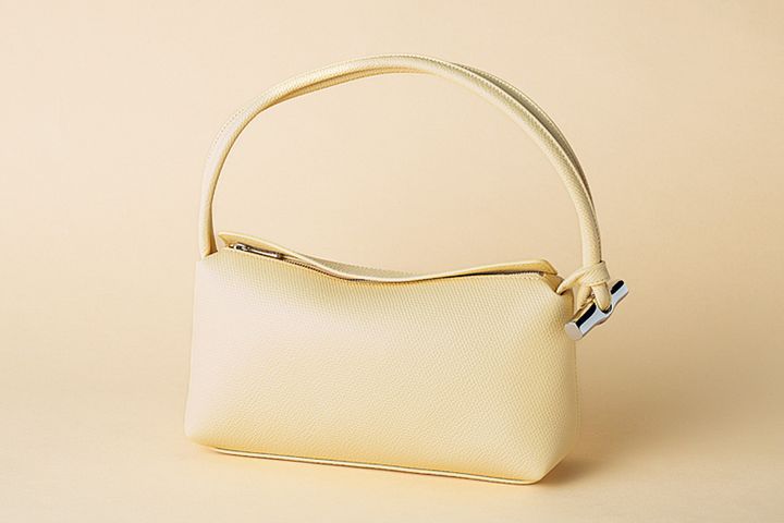 コーデが一気に引き締まる！デイリー使いできるレザーバッグ選