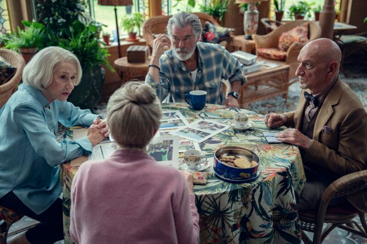 Netflix映画『木曜殺人クラブ』独占配信中。監督は、クリス・コロンバス。