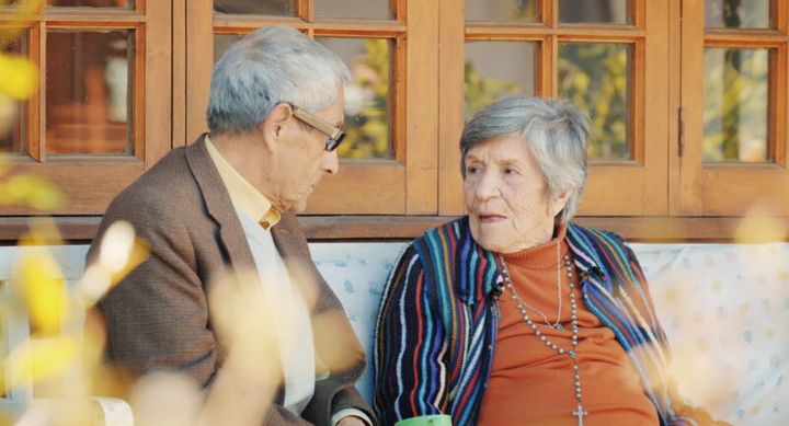 老人ホームに潜入調査をするものの……。『83歳のやさしいスパイ』©2021 Dogwoof Ltd - All Rights Reserved