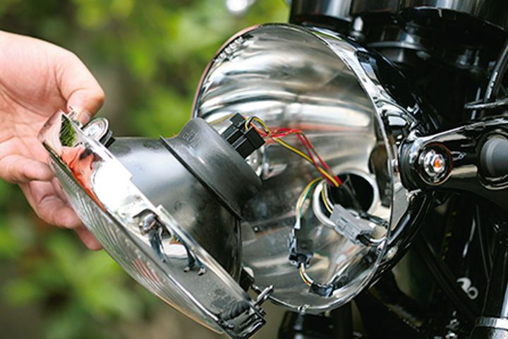 ツーリング中にヘッドライト切れ！安全に対処するための基本知識｜旅先のトラブル解決マニュアル