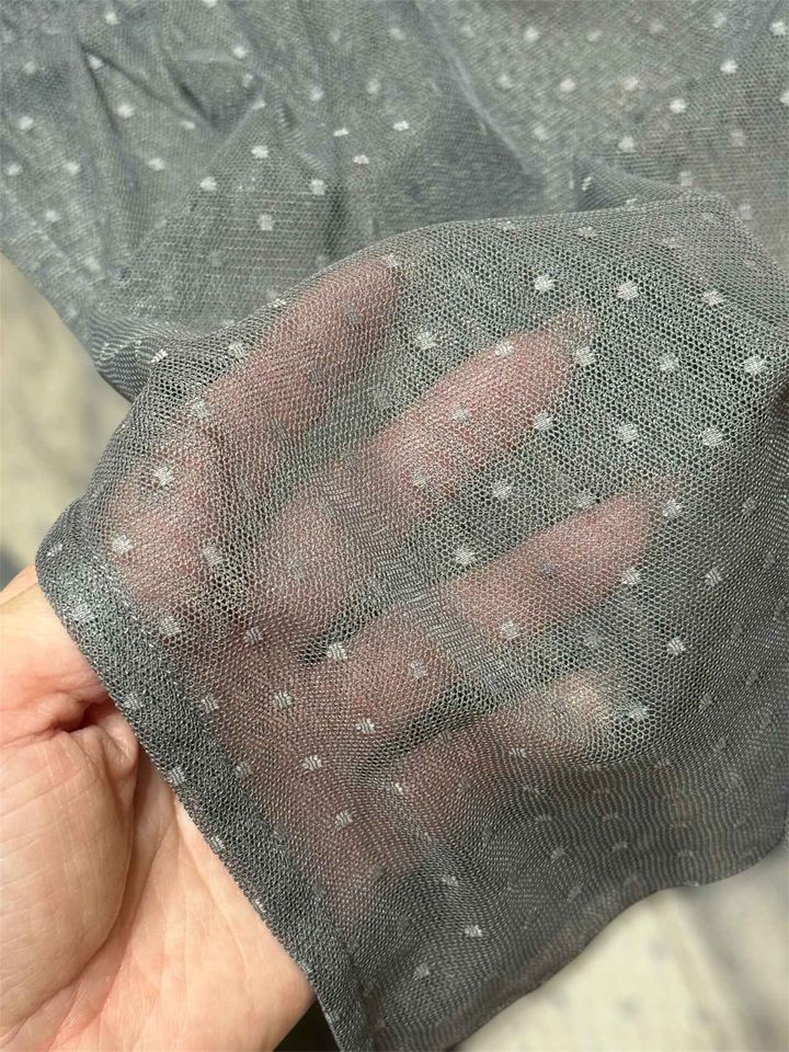 画像: 大人も取り入れやすいドット柄