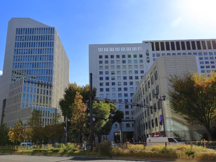 All About ニュース編集部が全国300人を対象に実施した「早慶上理に関するアンケート」の調査結果から、「早慶上理の中で最もお金持ちなイメージがある大学」ランキングを発表！ 2位「上智大学」を抑えた1位は？