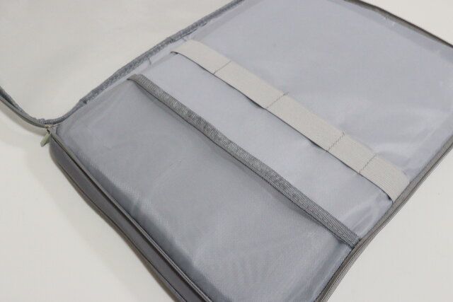 透けて見える2層タブレットケース（A4、グレー） 小物収納スペース